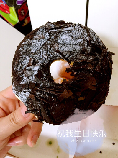 6月23日，说实话，并不开心的生日。多少有些期待，看有多少人记得，但是没想到觉得应该记得的人都没记得。刘培育零点祝福，九点祝福，一个男生要多细心才能把出生时刻都记得这么清楚，可是我并不开心，不知道如何接…