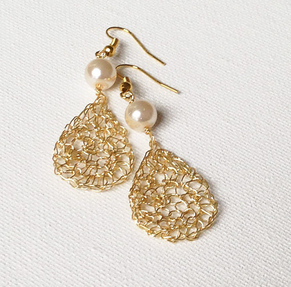 Wire crochet earrings Gold drop earrings. Pearl earrings.Dangle dainty
wire earrings. Bridal earrings Wire crochet jewelry.Wire jeawelry