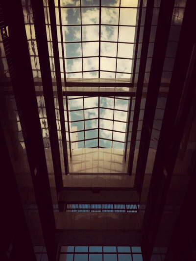  天窗外有片天☔