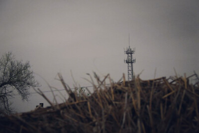  视角就像草垛上的铁塔☔