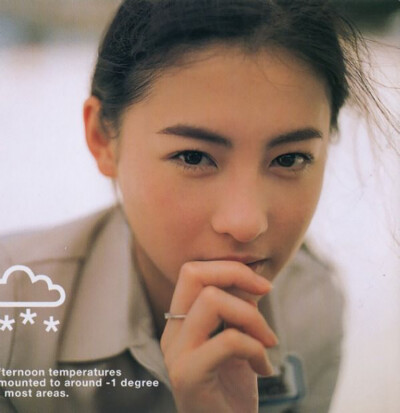 《任何天气》是张柏芝的第一张个人音乐专辑，于1999年7月26日推出，共有四个封面发行。专辑中张柏芝19岁清纯照片曝光可谓是青春无敌美翻众人。
[女生头像] [张柏芝][女神][小清新][闺蜜头像][文艺女头][森系头像] […