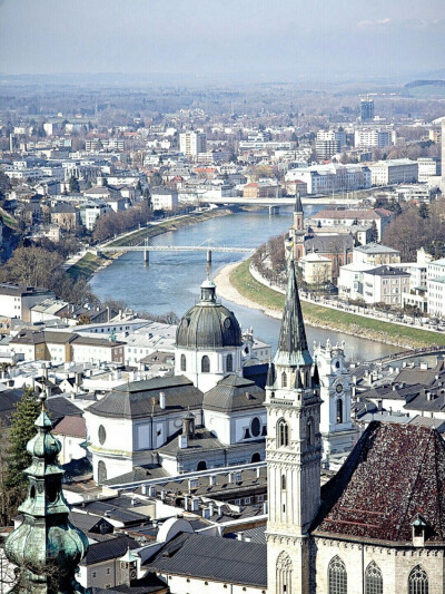 男票Elliot的奥地利之旅，在Salzburg的照片。这里有白雪皑皑的阿尔卑斯山，有蓝宝石一样的湖。