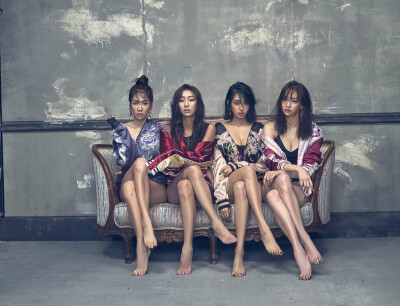 SISTAR（???）尹宝拉， 金孝琳、昭宥（姜智贤），金多顺