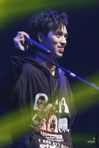 想吃掉你 这个念头已经不是一天两天了
cr.logo