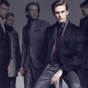 Mathias Lauridsen
中文名 马蒂耶斯·劳瑞森出生年月 1984年1月13日
星座 摩羯座
出生地 丹麦（哥本哈根）
身高 186/6'1.25"
胸围 36"
腰围 32.5"
衣服尺码 38"/48
眼睛 蓝色