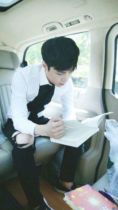 张艺兴手机壁纸