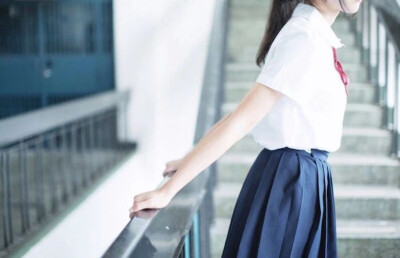 我们总说毕业遥遥无期 转眼就各奔东西