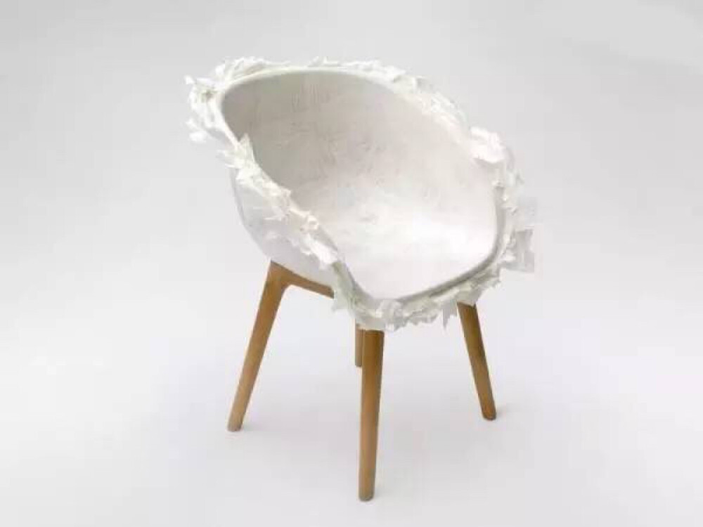 飘 Piao：Paper Chair 来源于一个大胆的想法：把宣纸做成椅子。 原本柔弱的宣纸， 在特定工艺下， 具备和实木同样的牢固度。材料：皮纸 / 榉木