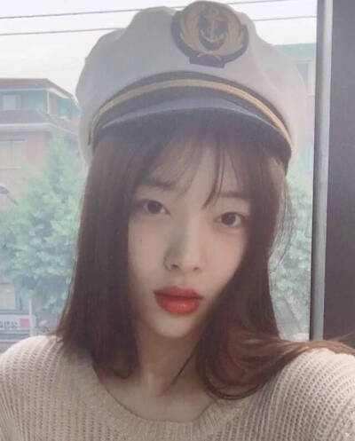 崔雪莉 (Sulli)