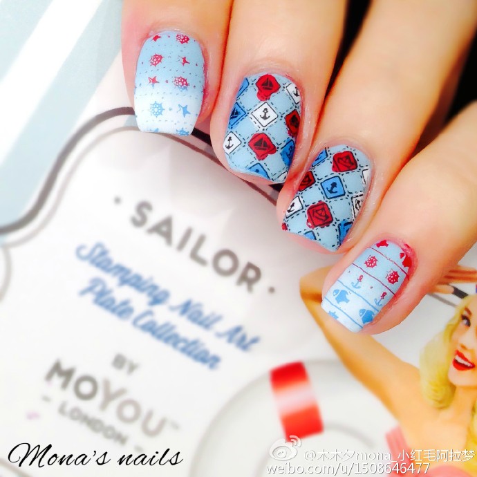 #mona's nails# 先来更新海军水手风的美甲啦~好久不见你们想我没！！！用的是热腾腾的moyou水手系列的新板子12号还有万花筒印章~蓝色和红色印油也都是上次直播里面出现过的，这个板子我很喜欢觉得可以做出好多风格来呢~夏天来了就该做水手系列啦！希望你们和我一样喜欢这次的美甲！卖家戳...展开全文c