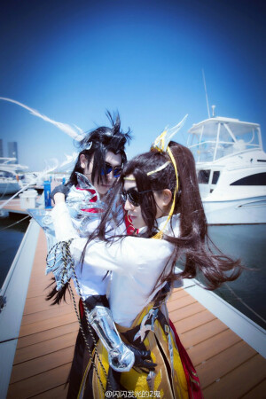 #剑网3七周年#儒风策藏.7周年庆典.休假.来啊快活啊~！#策藏# [飞机][干杯] 藏剑：闪闪发光的2鬼.天策 @魅罗Mello  摄影@cha_conne   助理@雨_polaris   @紅蓮魔王瞬_玩火尿炕   后期自理.