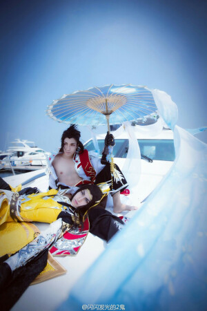 #剑网3七周年#儒风策藏.7周年庆典.休假.来啊快活啊~！#策藏# [飞机][干杯] 藏剑：闪闪发光的2鬼.天策 @魅罗Mello  摄影@cha_conne   助理@雨_polaris   @紅蓮魔王瞬_玩火尿炕   后期自理