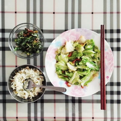 Lunch～虾米卷心菜+香蒜拌苦苣+薏米绿豆饭