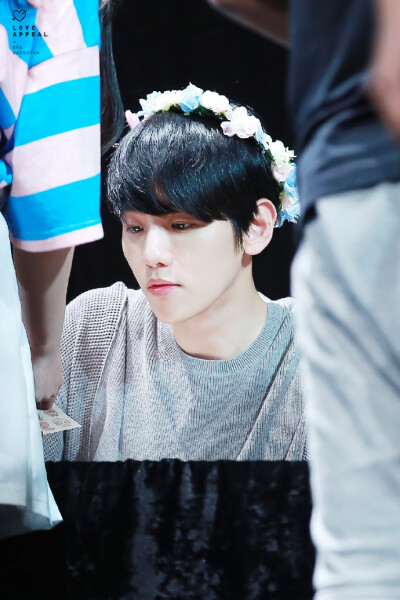 Hello Angel #백현##BAEKHYUN##边伯贤# 《EX'ACT》是韩国男子组合EXO发行的第三张正规专辑。将于2016年6月9日公开。其中包含双主打曲《Monster》和《Lucky One》。 像花儿一样 