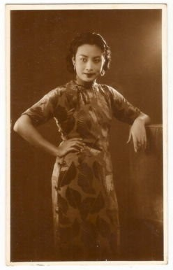 胡蝶(1908.3.23－1989.4.23)，原名胡瑞华，民国第一美女，中国早期最著名的影星，生于上海，祖籍广东鹤山。胡蝶是横跨中国默片时代和有声片时代的电影皇后，1931年主演中国第一部有声电影《歌女红牡丹》，上映后轰动…