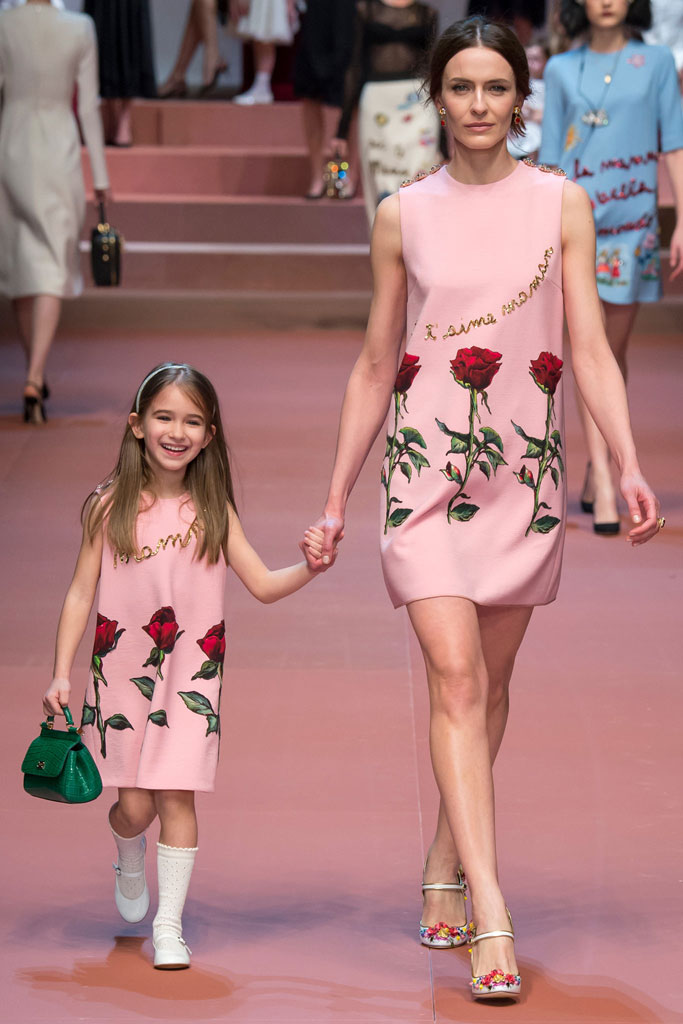 Dolce & Gabbana（杜嘉班纳）2015秋冬系列大秀米兰时装周发布，本季品牌以“Viva La Mamma （妈妈万岁）”为主题