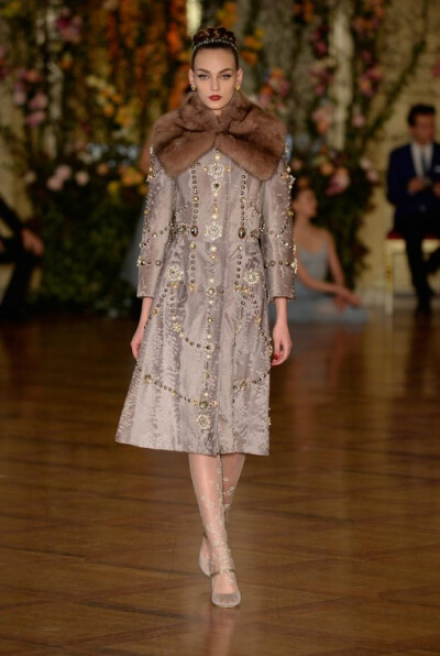 杜嘉班纳 (Dolce&Gabbana) Alta Moda 2015春夏高级定制秀在米兰La Scala歌剧院门厅内神秘上演
