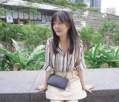 小妍家 百搭类 韩范气质不对称上衣 V领条纹半袖雪纺衬衫女夏