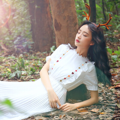 夏装新款小清新复古文艺森女日系刺绣花朵蕾丝花边荷叶短袖连衣裙