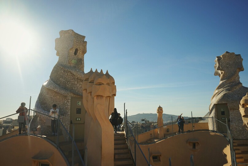 生命的意义在于，站在地球的每一个角落，看同一片蓝天。#casa mila