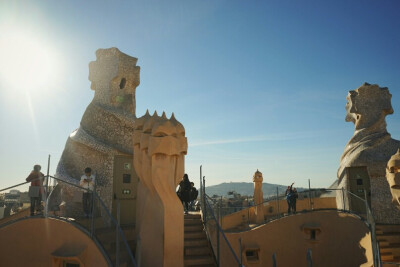 生命的意义在于，站在地球的每一个角落，看同一片蓝天。#casa mila