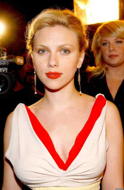 斯嘉丽·约翰逊（Scarlett Johansson）#黑寡妇#女神#头像#壁纸#桌面#汤包#寡姐#小斯