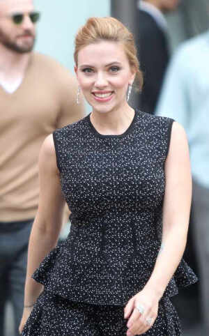 斯嘉丽·约翰逊（Scarlett Johansson）#黑寡妇#女神#头像#壁纸#桌面#汤包#寡姐#小斯