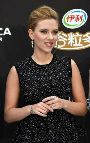 斯嘉丽·约翰逊（Scarlett Johansson）#黑寡妇#女神#头像#壁纸#桌面#汤包#寡姐#小斯