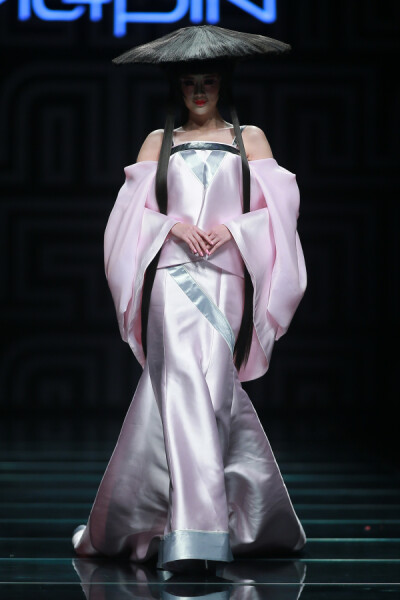 北京2015春夏系列中国国际时装周 汉服婚服