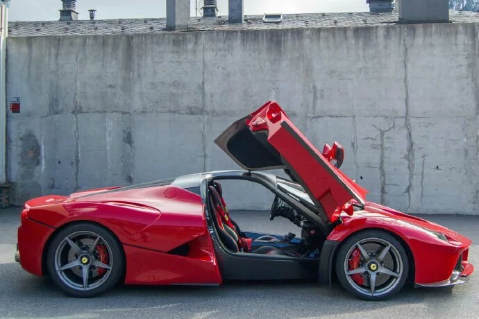 红色辣马，法拉利LaFerrari 