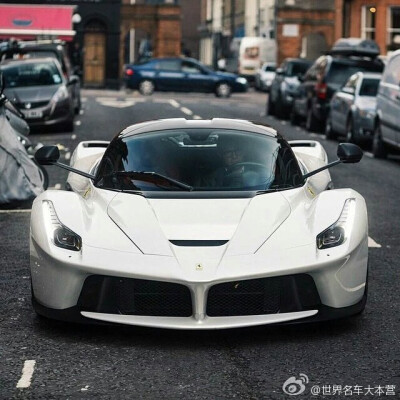 国外街头超跑： 7）辣马Laferrari 