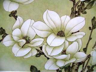 玉兰花（学名：Magnolia denudata），木兰科木兰属观赏树木。别名白玉兰、望春花、玉兰花，木兰科。是我国特有的名贵园林花木之一。玉兰花原产于长江流域，现在北京及黄河流域以南均有栽培，庐山、黄山、峨眉山等处尚有野生 古时多在亭、台、楼、阁前栽植。现多见于园林、厂矿中孤植，散植，或于道路两侧作行道树。北方也有作桩景盆栽。玉兰3月开花，6-7月果熟，花大型、芳香，先叶开放，花期10天左右。河南省夏邑县县花。