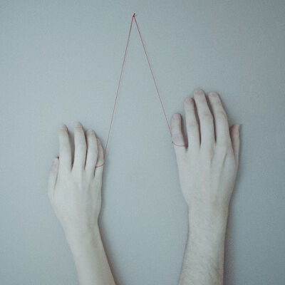 #绘画参考#【摄影】手。( ͡° ͜ʖ ͡°) （by Laura Makabresku）