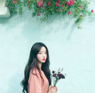 女头像 by：朵莉