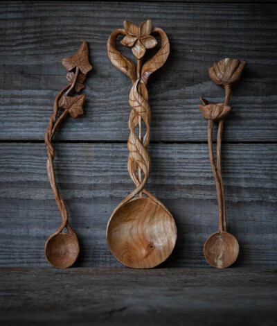木勺是什么样的？它有灵魂吗？也许你从未思考过这样的问题，但是在热爱木作的英国艺术家 Giles Newman
眼里，它们各自有它们的灵魂与姿态，而他做的，就是用自己的理解将木勺的灵魂展现出来。