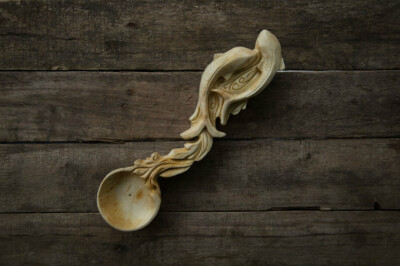 木勺是什么样的？它有灵魂吗？也许你从未思考过这样的问题，但是在热爱木作的英国艺术家 Giles Newman
眼里，它们各自有它们的灵魂与姿态，而他做的，就是用自己的理解将木勺的灵魂展现出来。