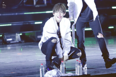 #金泰亨##V# 160702 花样年华onstage 南京的饱饱 @BTS_official