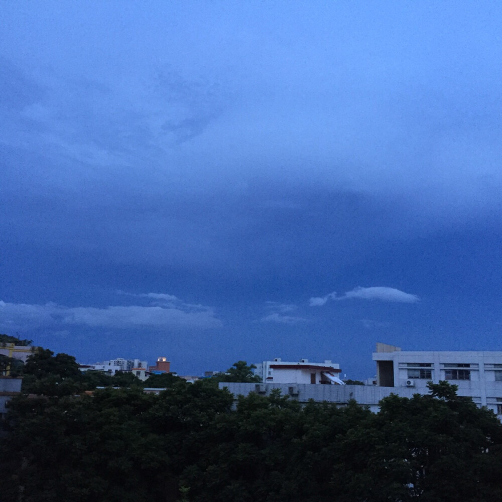 被雨洗过的天空