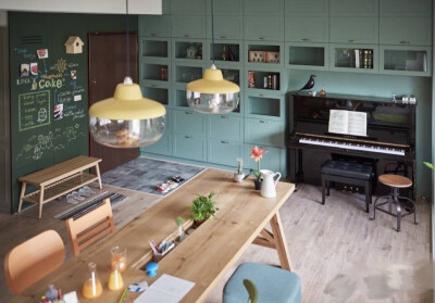 因为整个房间是打通的
所以以上是你一进门能看到的惊喜布局
不过门口处的玄关也设计了不少惊喜