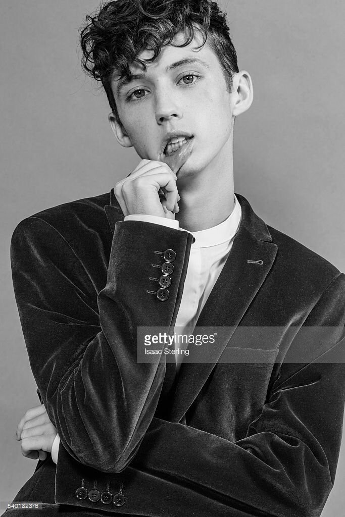 #Troye Sivan##戳爷##杂志图##侵删#