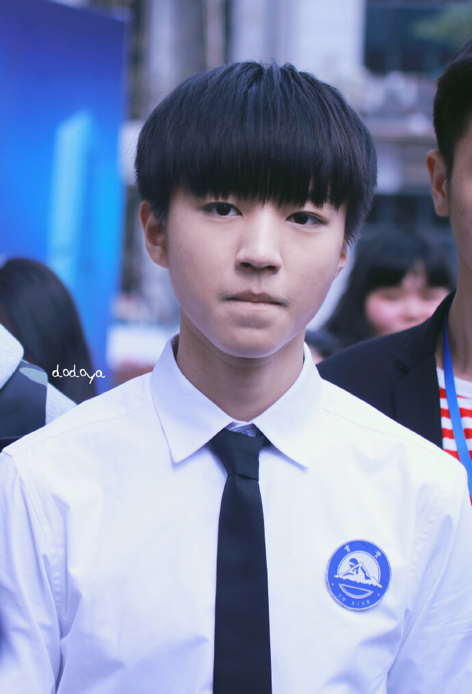 #TFBOYS王俊凯##王俊凯##TFBOYS# 超少年密码拍摄cr：真的好想吃火锅叻