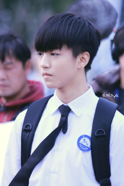 #TFBOYS王俊凯##王俊凯##TFBOYS# 超少年密码拍摄cr：真的好想吃火锅叻