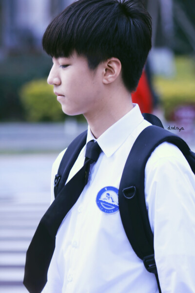 #TFBOYS王俊凯##王俊凯##TFBOYS# 超少年密码拍摄cr：真的好想吃火锅叻