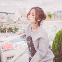 女头；思君时奏美人曲