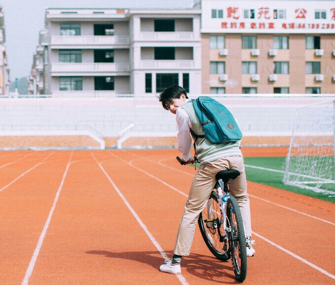 宋威龙 中国内地新人男演员 高清无水印写真 壁纸 背景【找图不易，♡我瘦十斤(๑• . •๑)】by荣么么不是容嬷嬷i