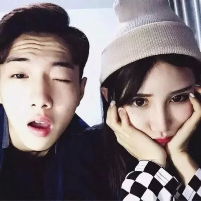 初拥924 随手点赞关注 高清女头 男头 欧美 情侣 闺密头像清新 森系 韩系 可爱 搞怪 黑白 身体部位图 举牌 备忘录