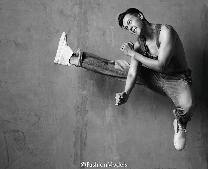 陈伟霆杂志硬照