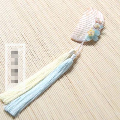 明月珠连湘浦合，清风佩过秦楼响。