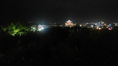 吴山广场顶部俯瞰西湖夜景