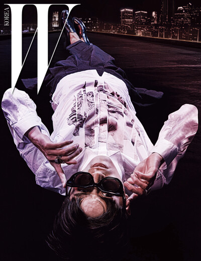 무한도전 无限挑战成员朴明秀、郑俊河、HaHa、光熙，在《WKOREA》2016年7月为HaHa新墨镜『Caliph Ash』拍摄暗黑英雄形象海报，刘在锡並未正式拍摄，但是有在隐喻在其中一张。